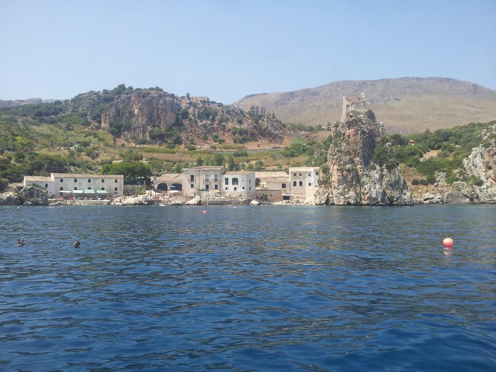 La Casetta Nel Porto Castellammare del Golfo Ruang foto